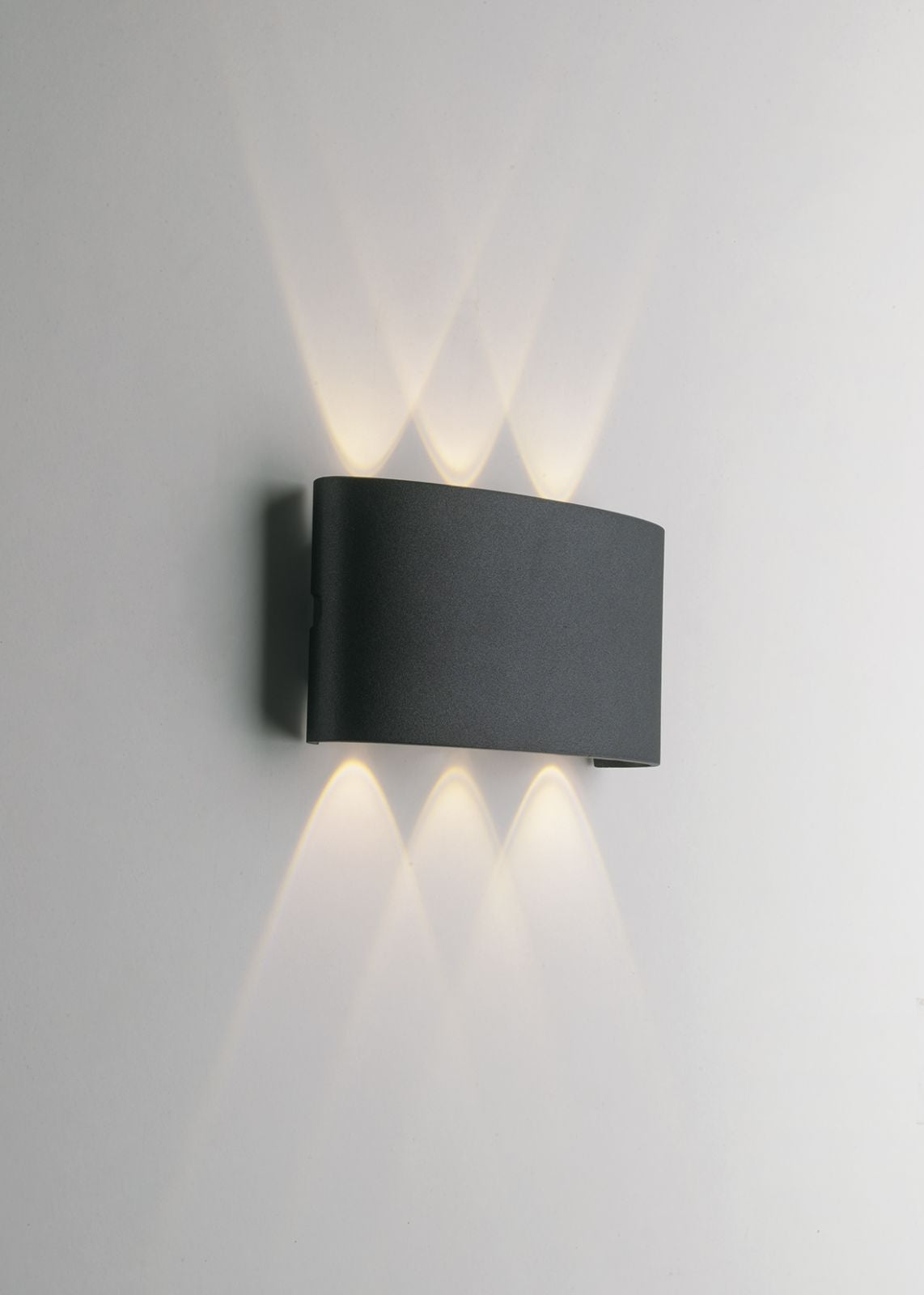 Applique per esterno in alluminio bianco o nero IP54 led integrato con regolazione luce 3000-4000°k 6W 600 lumen BEETLE Applique per esterno in alluminio bianco o nero IP54 led integrato con regolazione luce 3000-4000°k 6W 600 lumen BEETLE